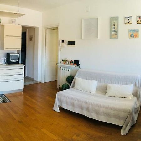 Ledonia Apartment Леричі Екстер'єр фото